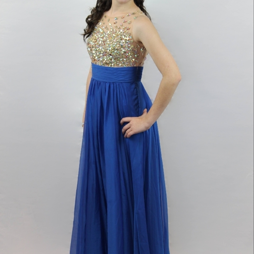 Elegant Blue Evening Gown with Embellished Bodice